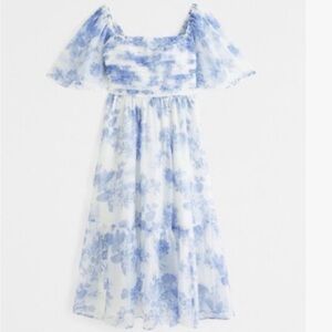 Abercrombie Emerson Angel Sleeve
Midi Dress in Blue Floral